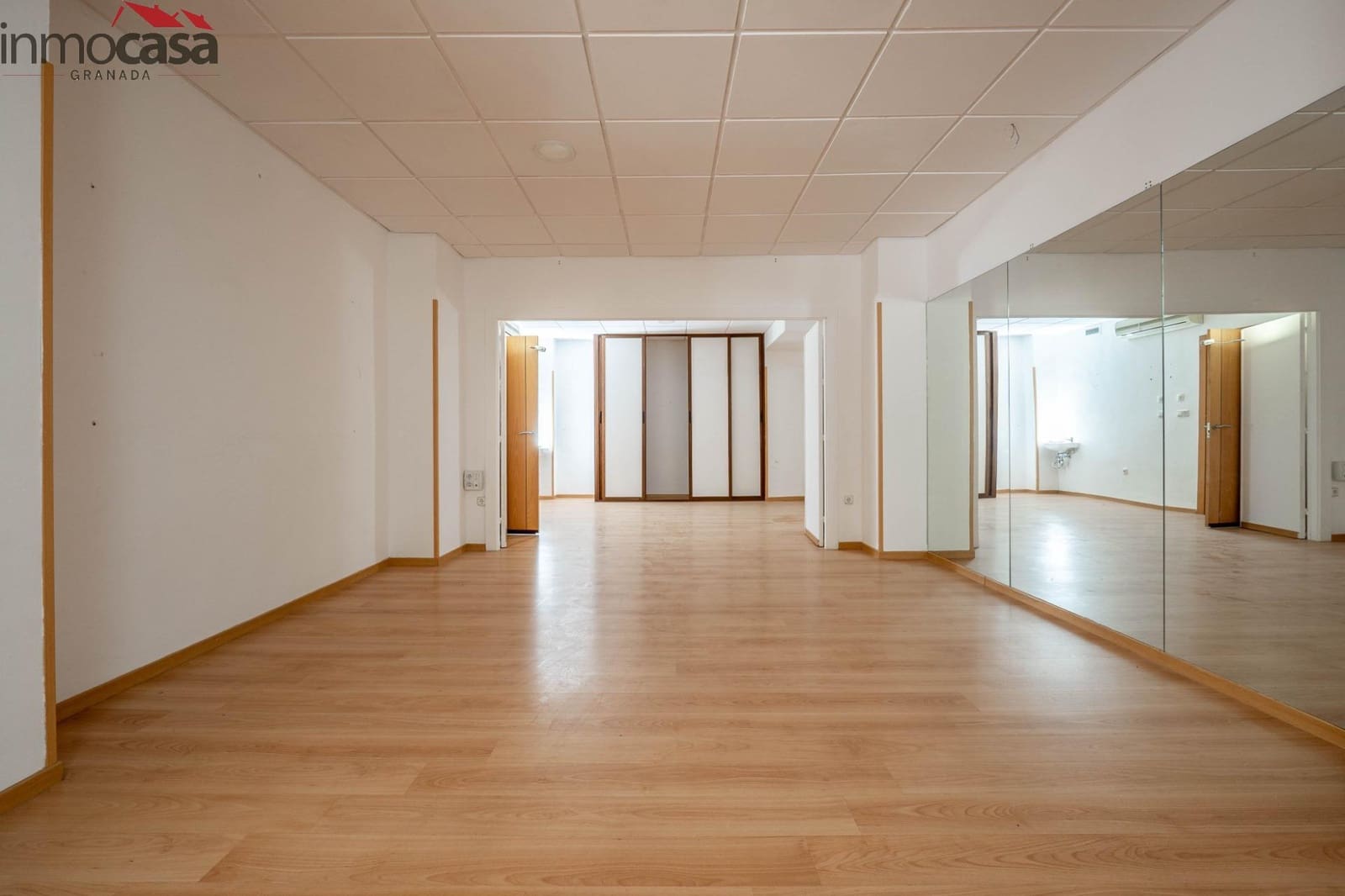 Kommersiell till salu i Granada stad - 234 000 € (Ref: 8623936)