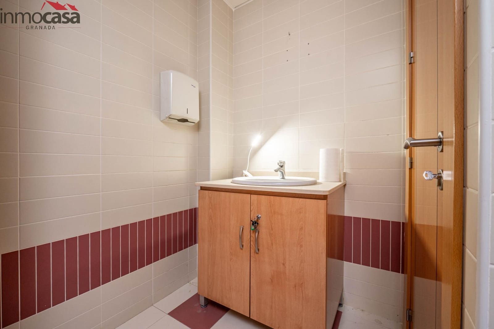 Kommersiell till salu i Granada stad - 234 000 € (Ref: 8623936)