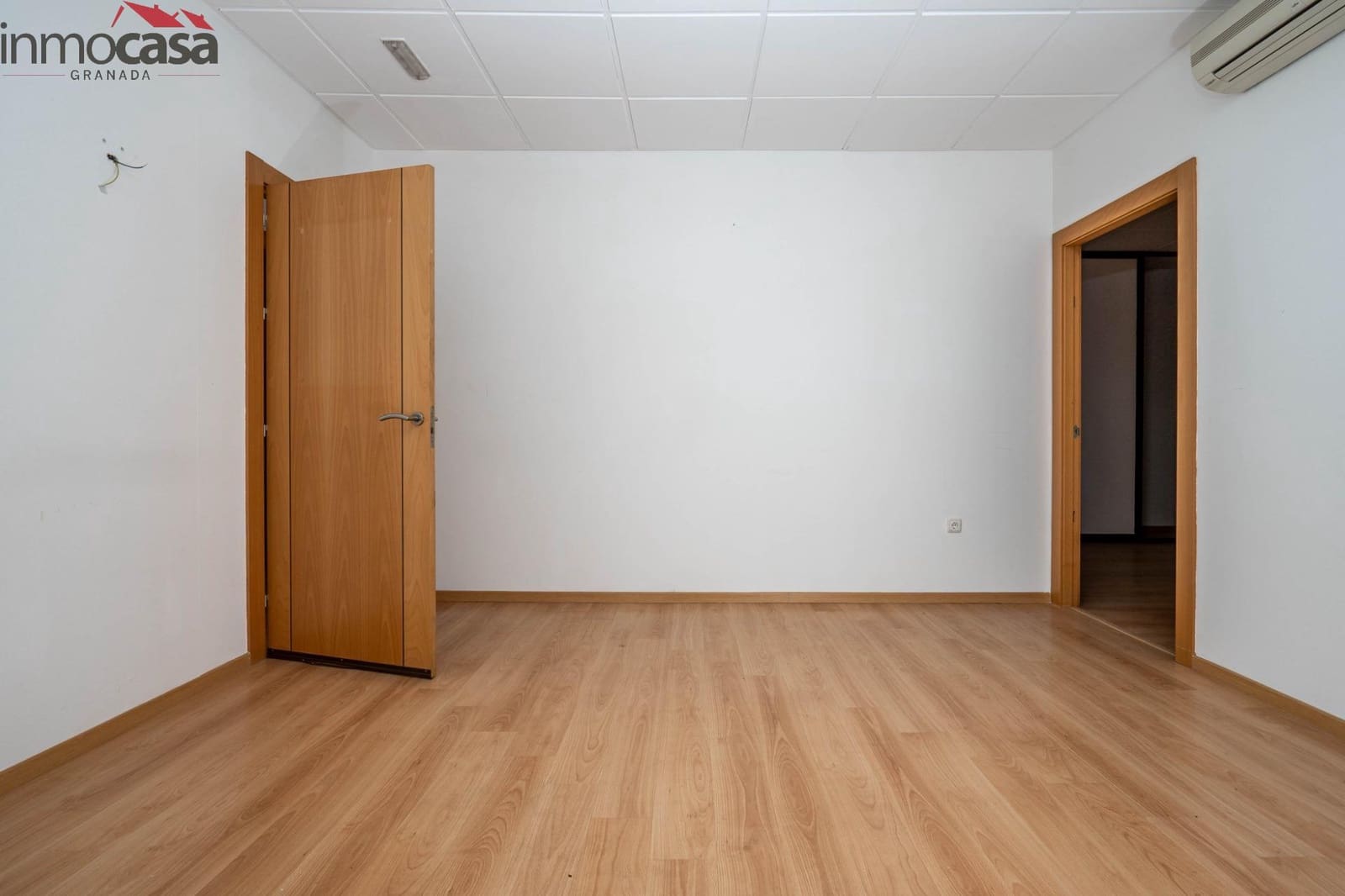 Kommersiell till salu i Granada stad - 234 000 € (Ref: 8623936)