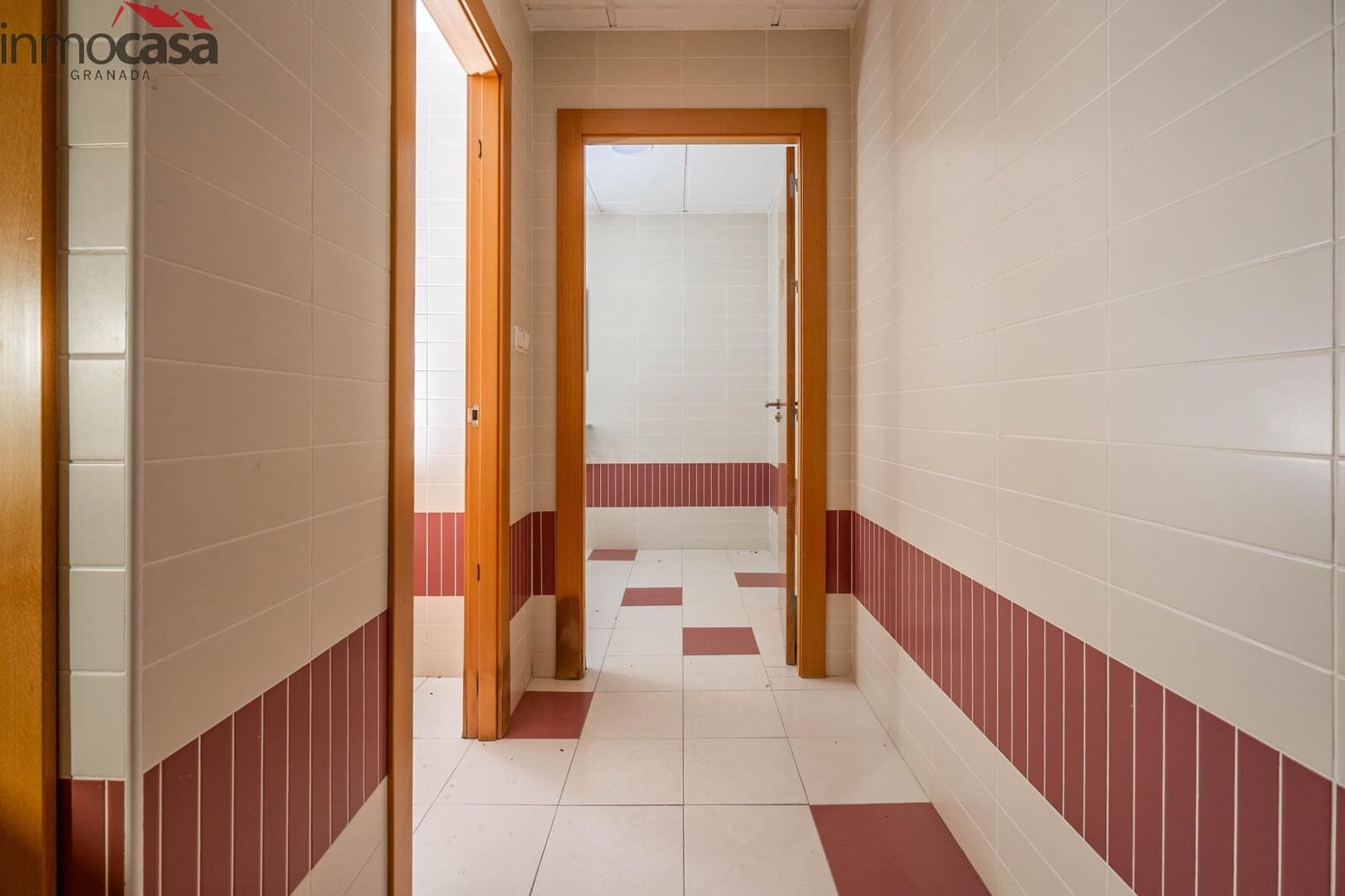 Kommersiell till salu i Granada stad - 234 000 € (Ref: 8623936)