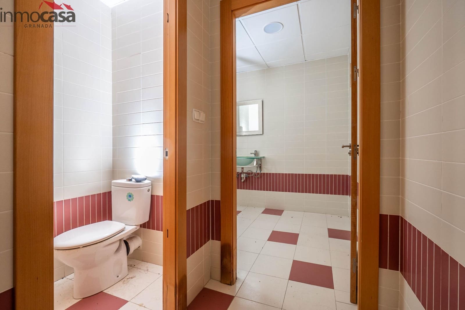 Kommersiell till salu i Granada stad - 234 000 € (Ref: 8623936)