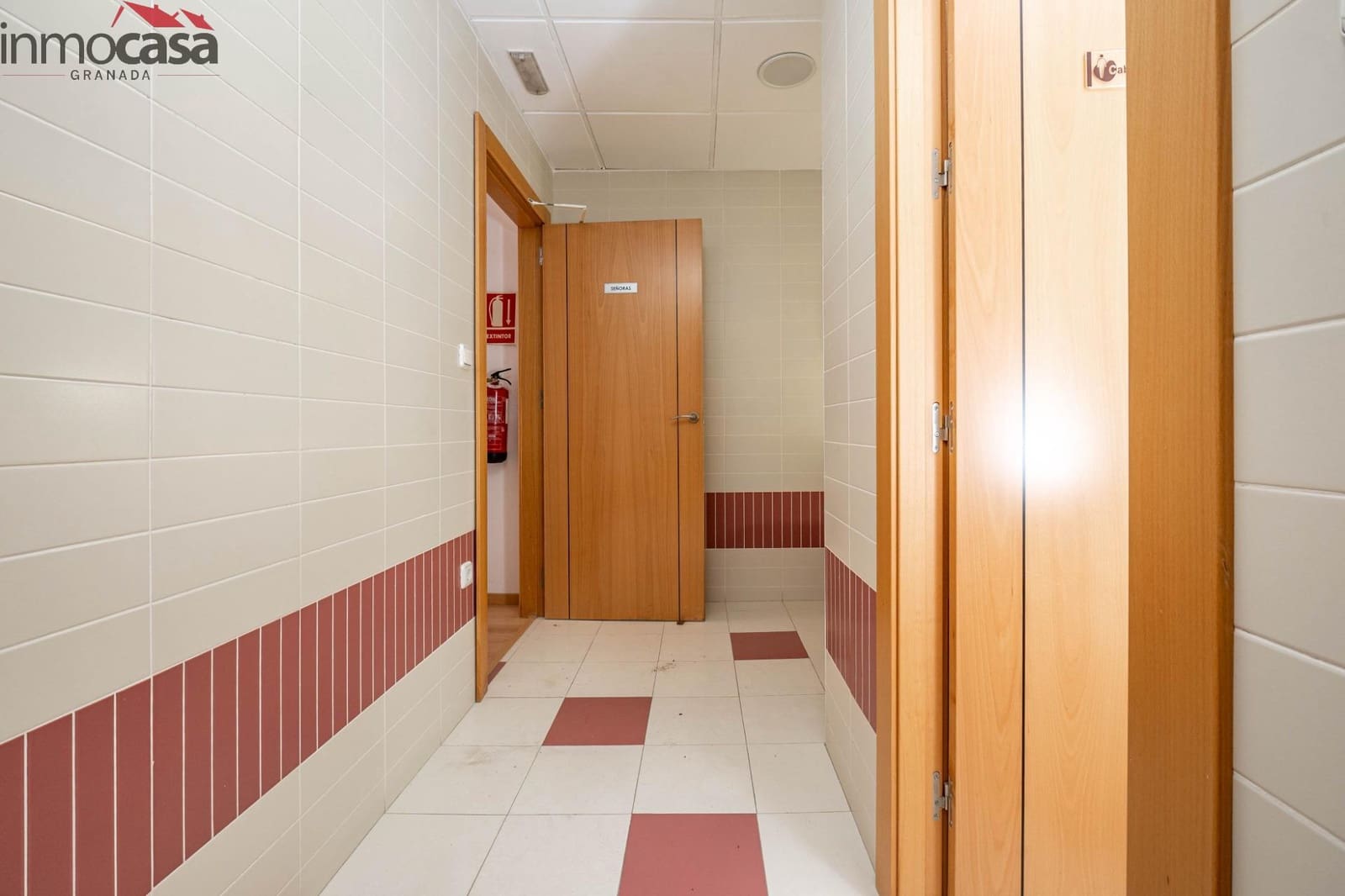 Kommersiell till salu i Granada stad - 234 000 € (Ref: 8623936)