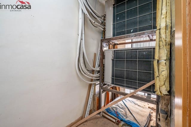 Commercial for sale in Granada city - € 234,000 (Ref: 8623936)