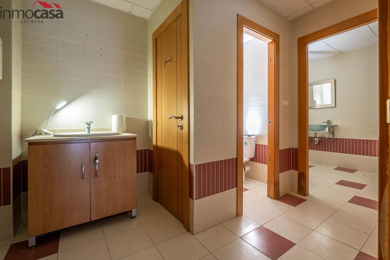 Kommersiell till salu i Granada stad - 234 000 € (Ref: 8623936)