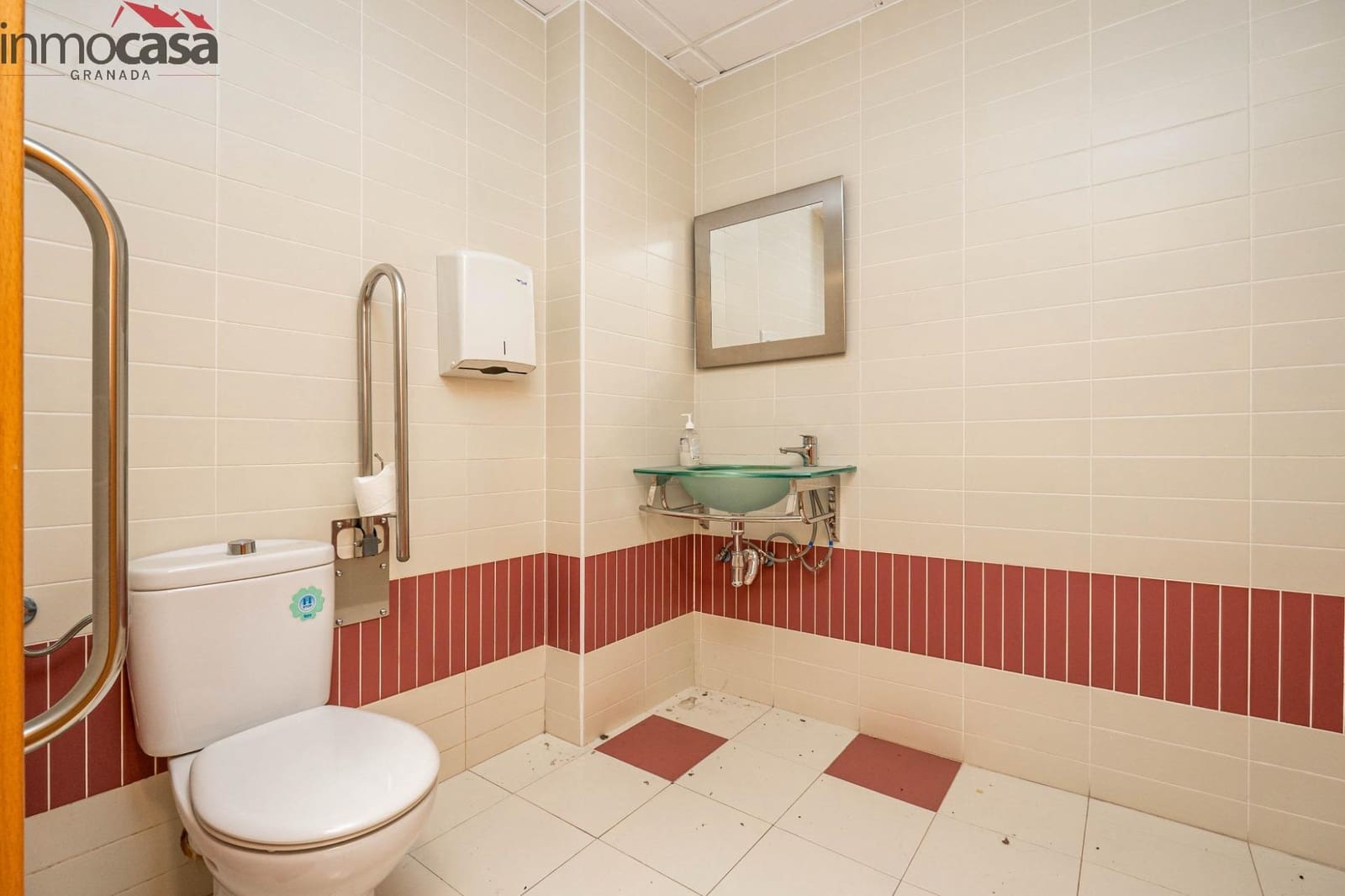 Kommersiell till salu i Granada stad - 234 000 € (Ref: 8623936)