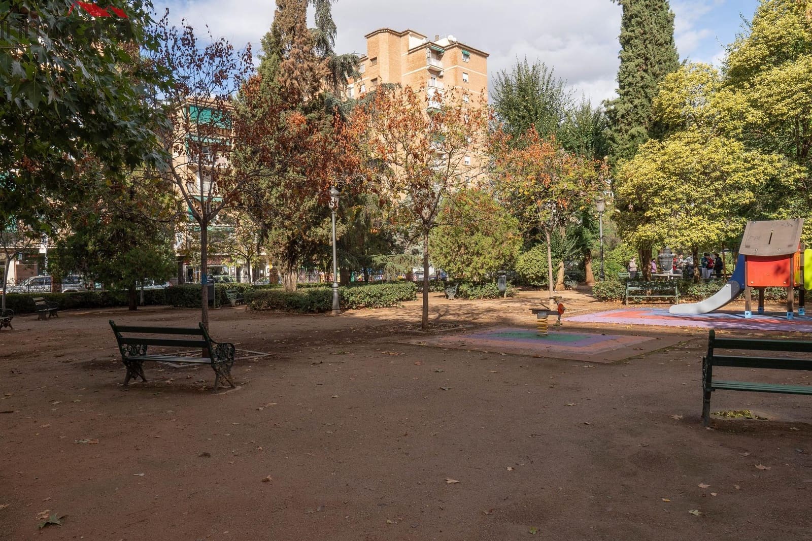 Kommersiell till salu i Granada stad - 234 000 € (Ref: 8623936)