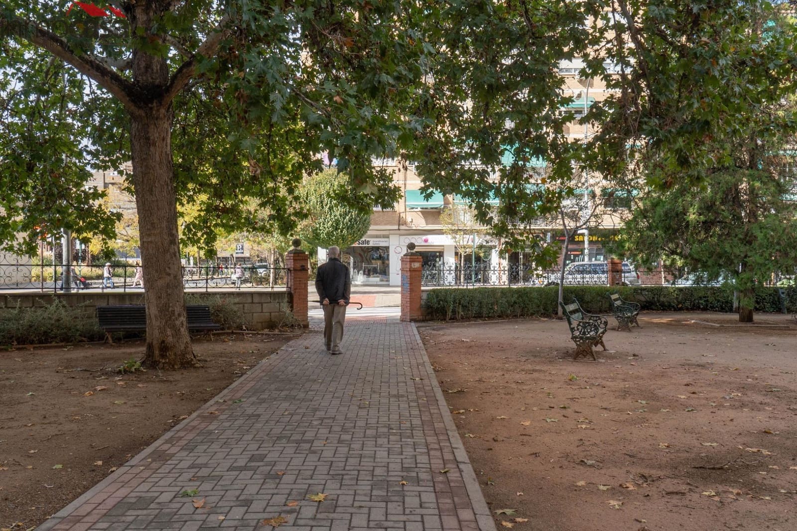 Kommersiell till salu i Granada stad - 234 000 € (Ref: 8623936)