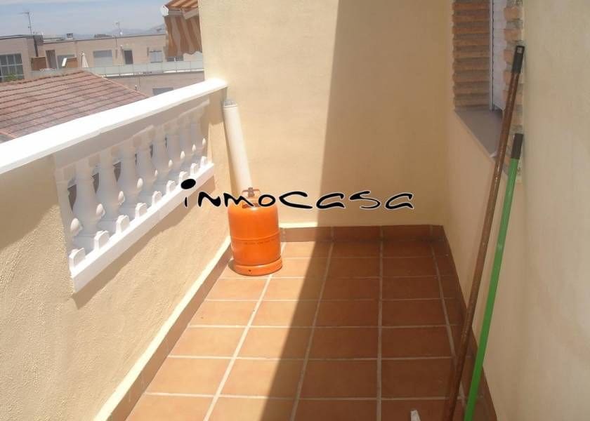 1 quarto Penthouse para arrendar em Churriana de la Vega - 400 € (Ref: 8752676)