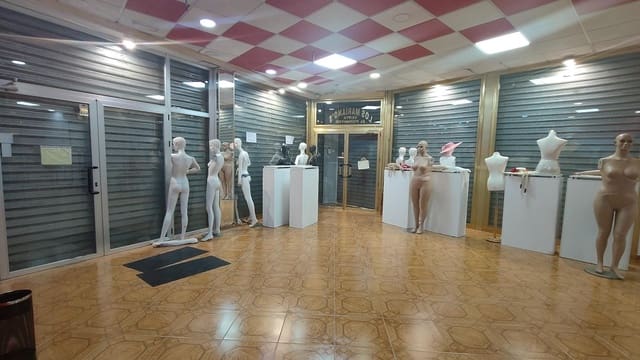 Biznes na sprzedaż w Ogíjares z garażem - 470 000 € (Ref: 8836895)