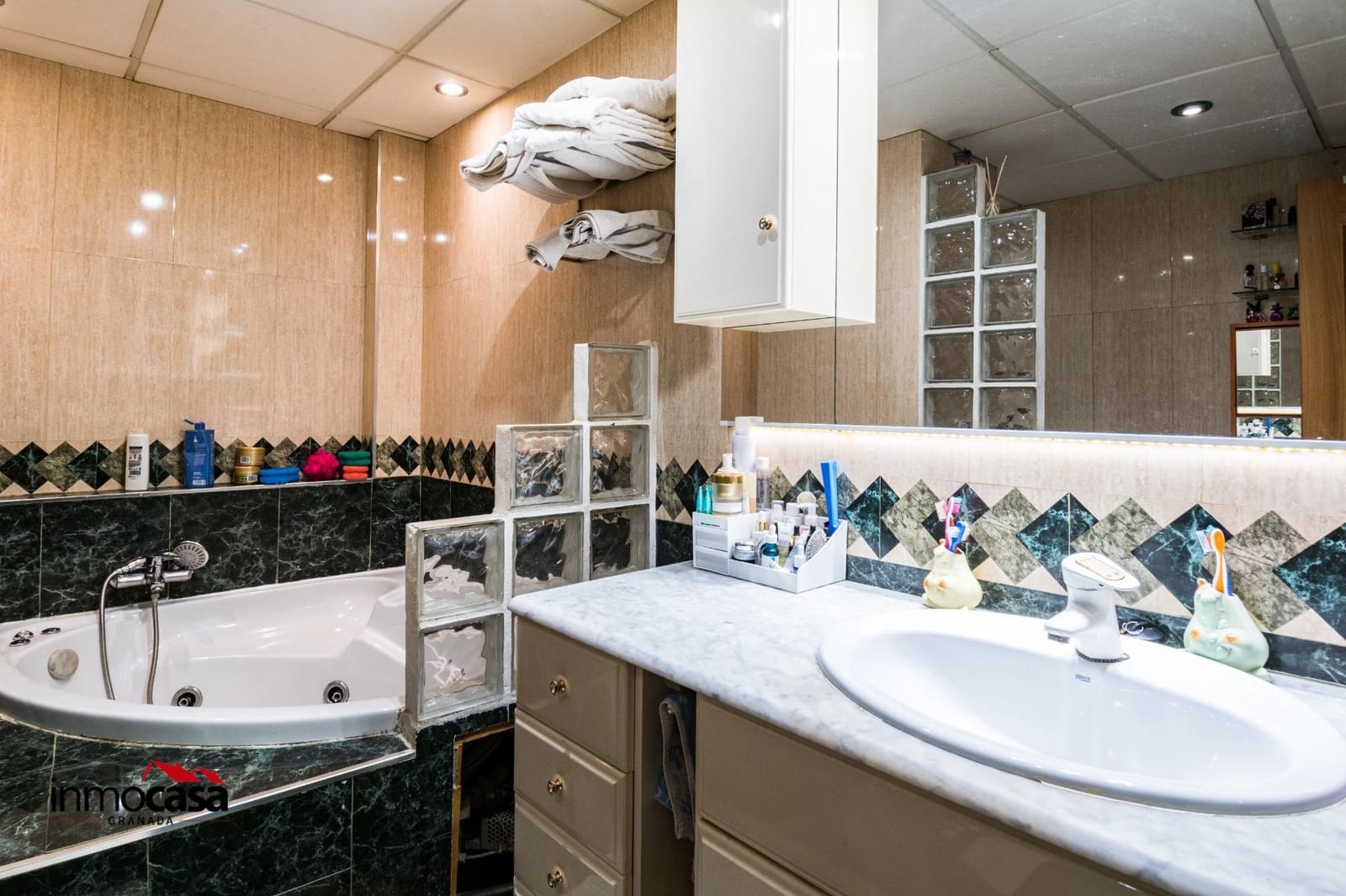 3 Zimmer Wohnung zu verkaufen in Granada Stadt - 247.000 € (Ref: 8847644)