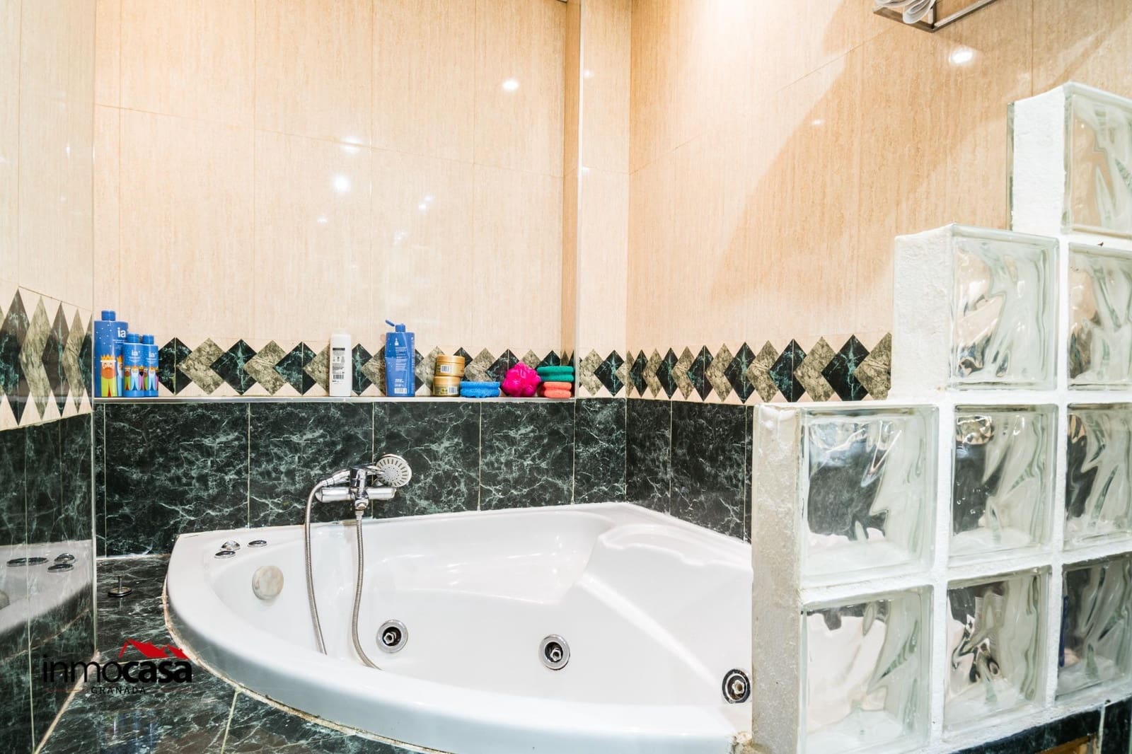 3 Zimmer Wohnung zu verkaufen in Granada Stadt - 247.000 € (Ref: 8847644)