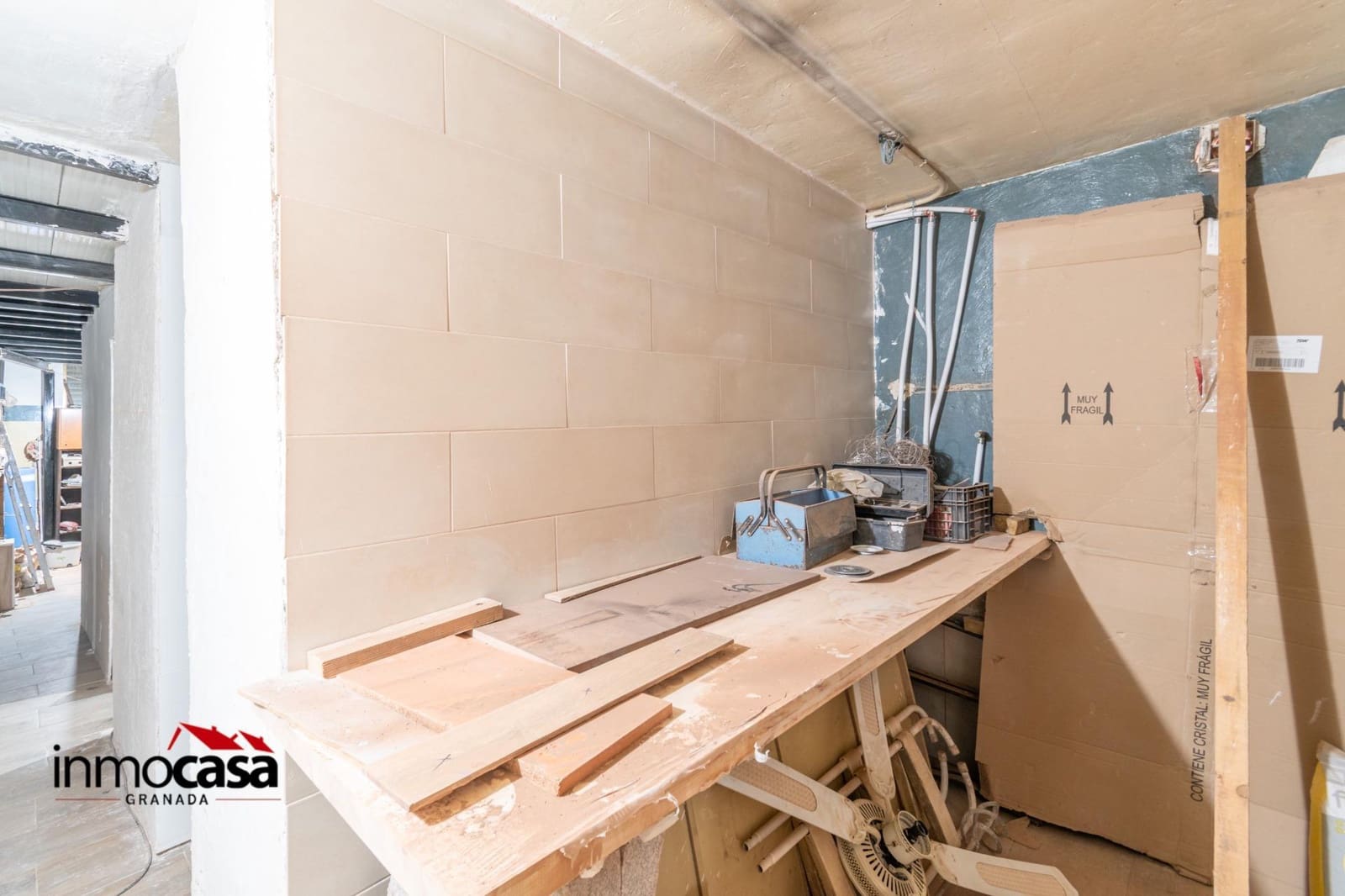 Commercial for sale in Granada city - € 200,000 (Ref: 8881520)