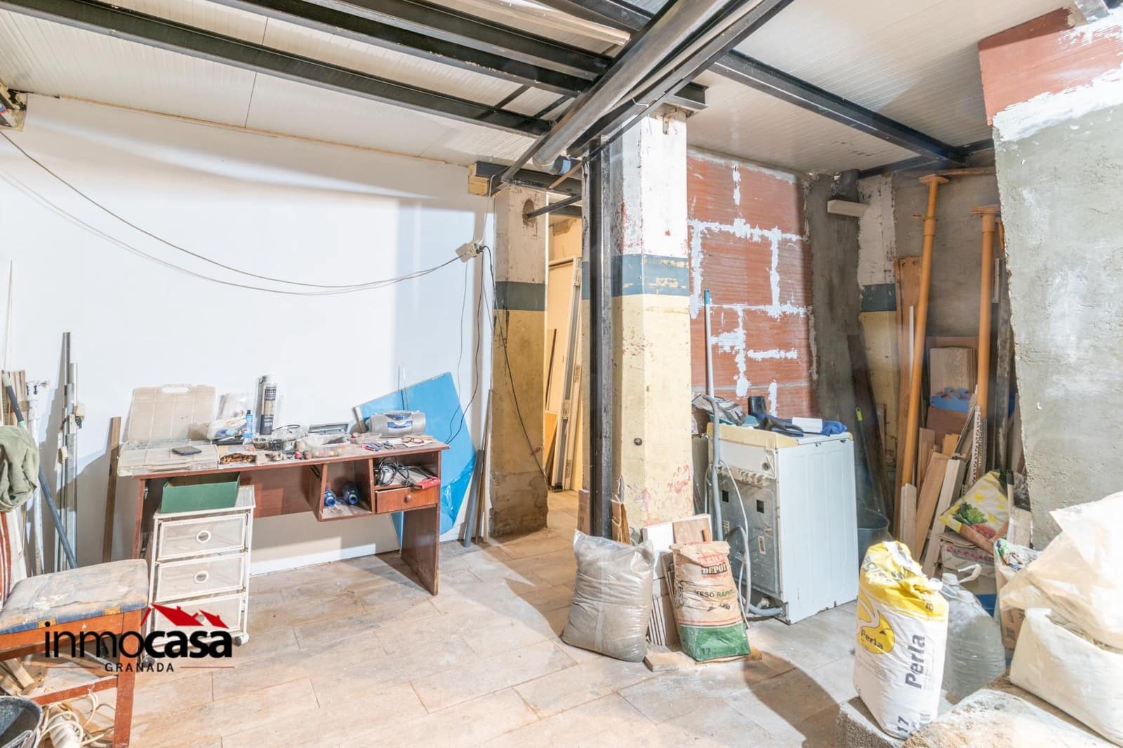 Commercial for sale in Granada city - € 200,000 (Ref: 8881520)