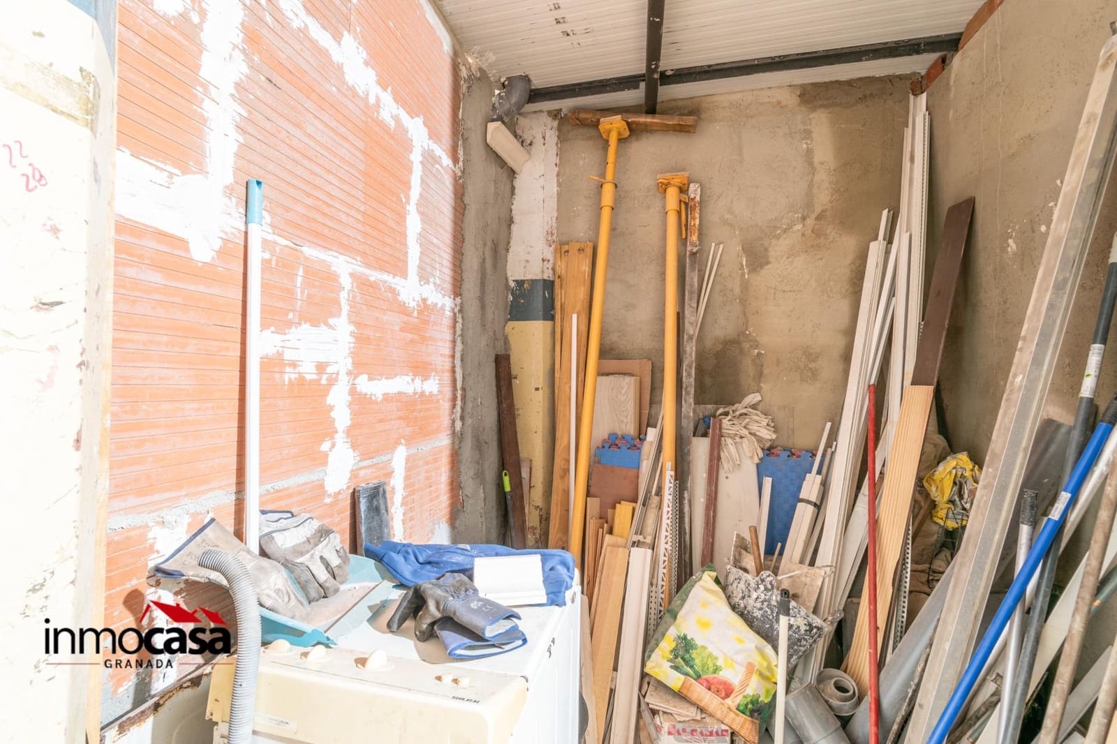 Commercial for sale in Granada city - € 200,000 (Ref: 8881520)