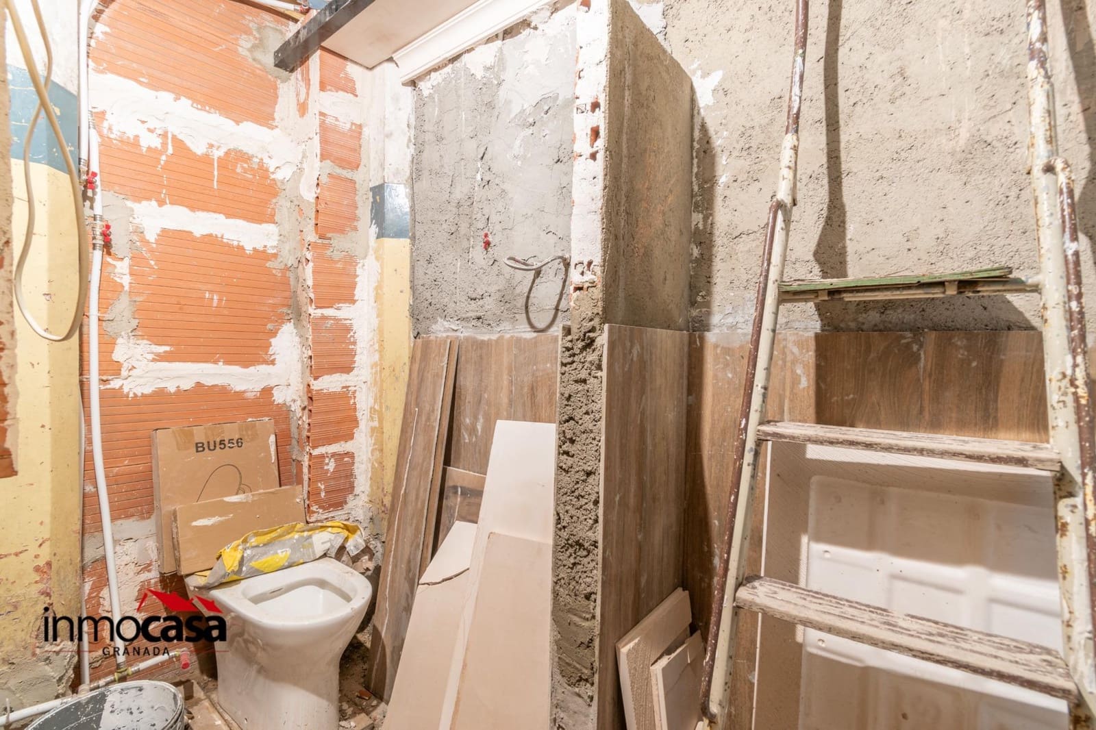 Commercial for sale in Granada city - € 200,000 (Ref: 8881520)