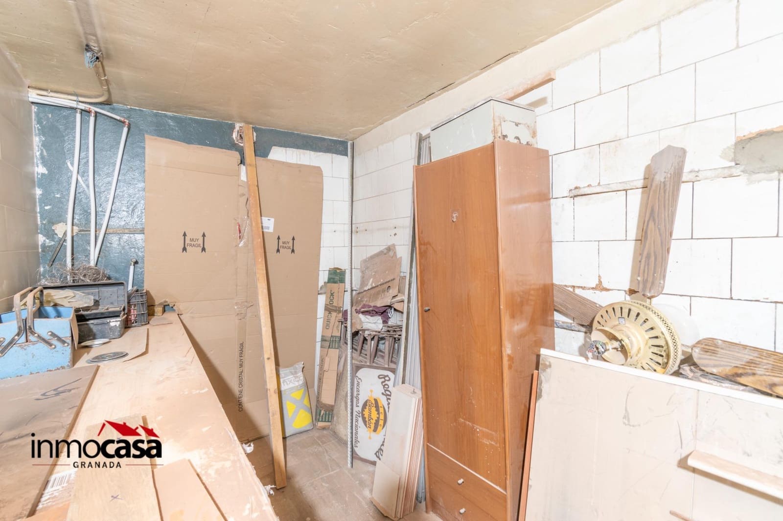 Commercial for sale in Granada city - € 200,000 (Ref: 8881520)