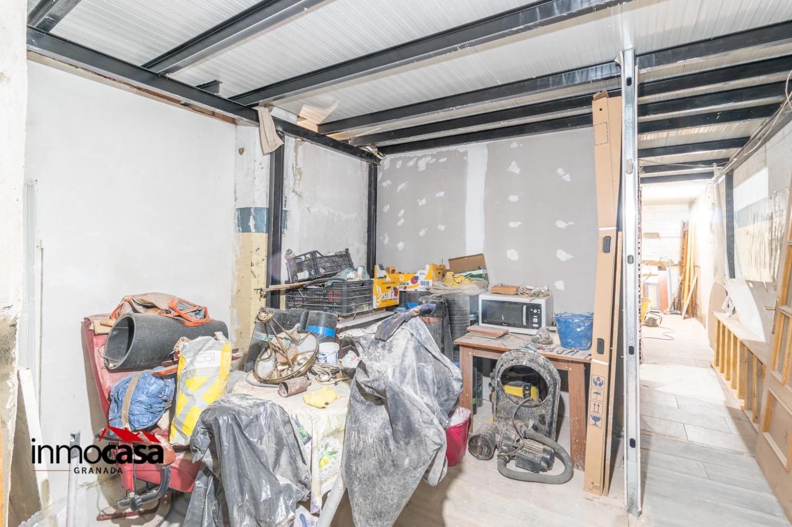 Commercial for sale in Granada city - € 200,000 (Ref: 8881520)