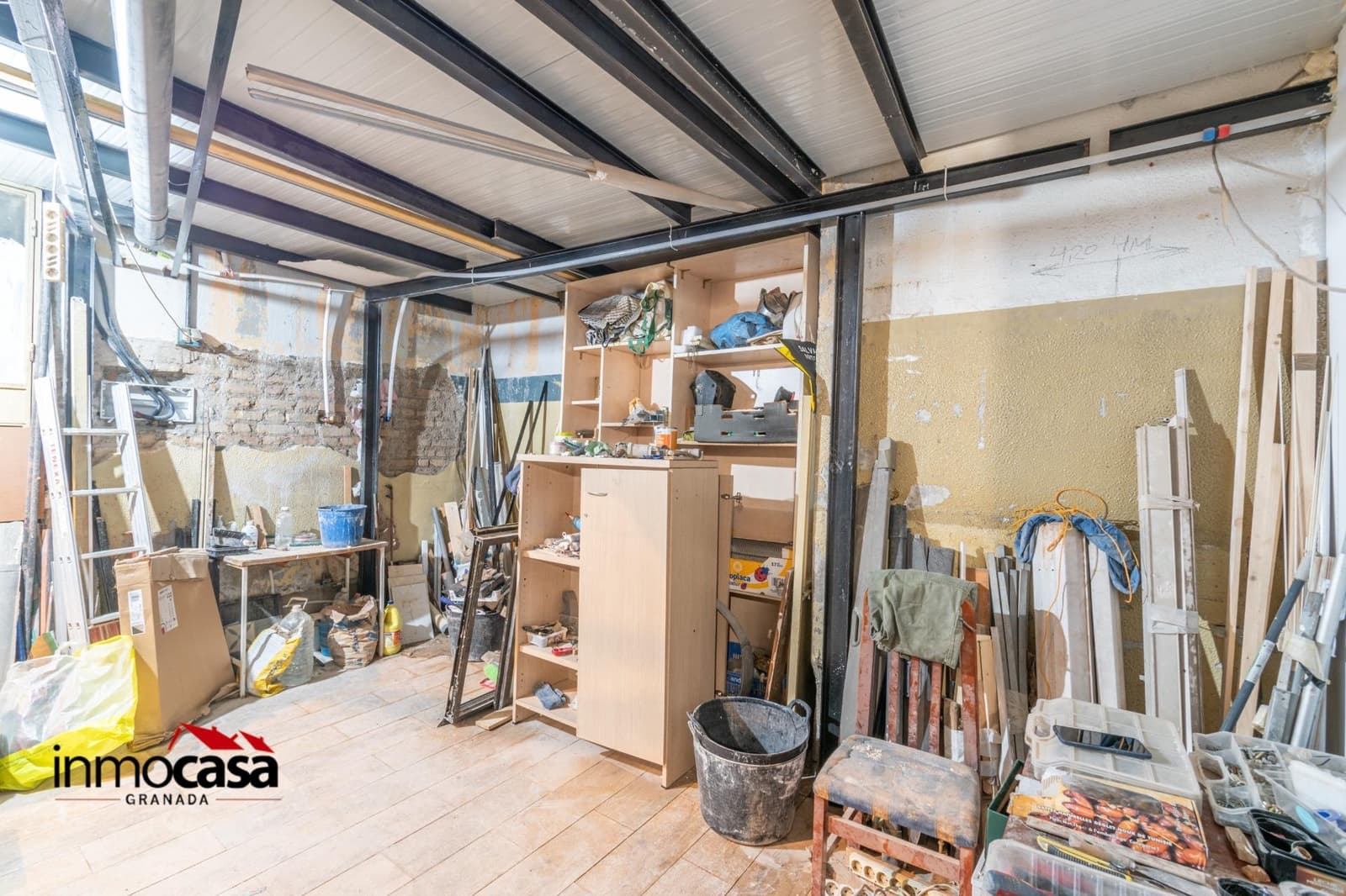 Commercial for sale in Granada city - € 200,000 (Ref: 8881520)