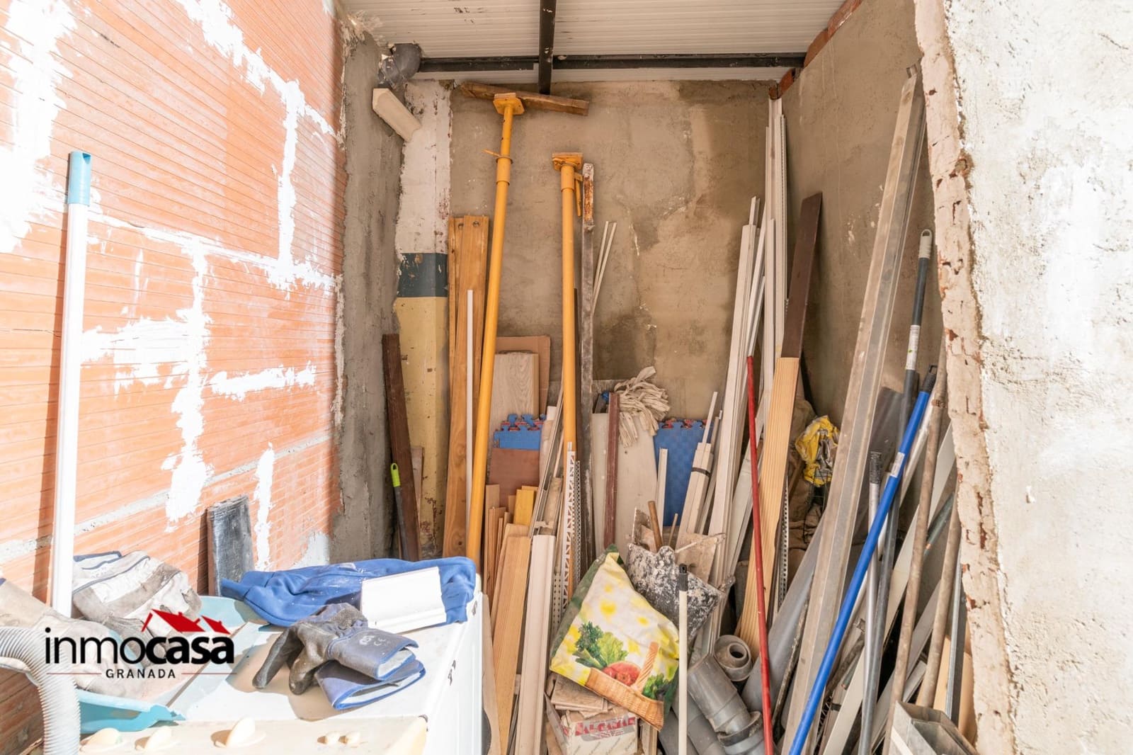 Commercial for sale in Granada city - € 200,000 (Ref: 8881520)