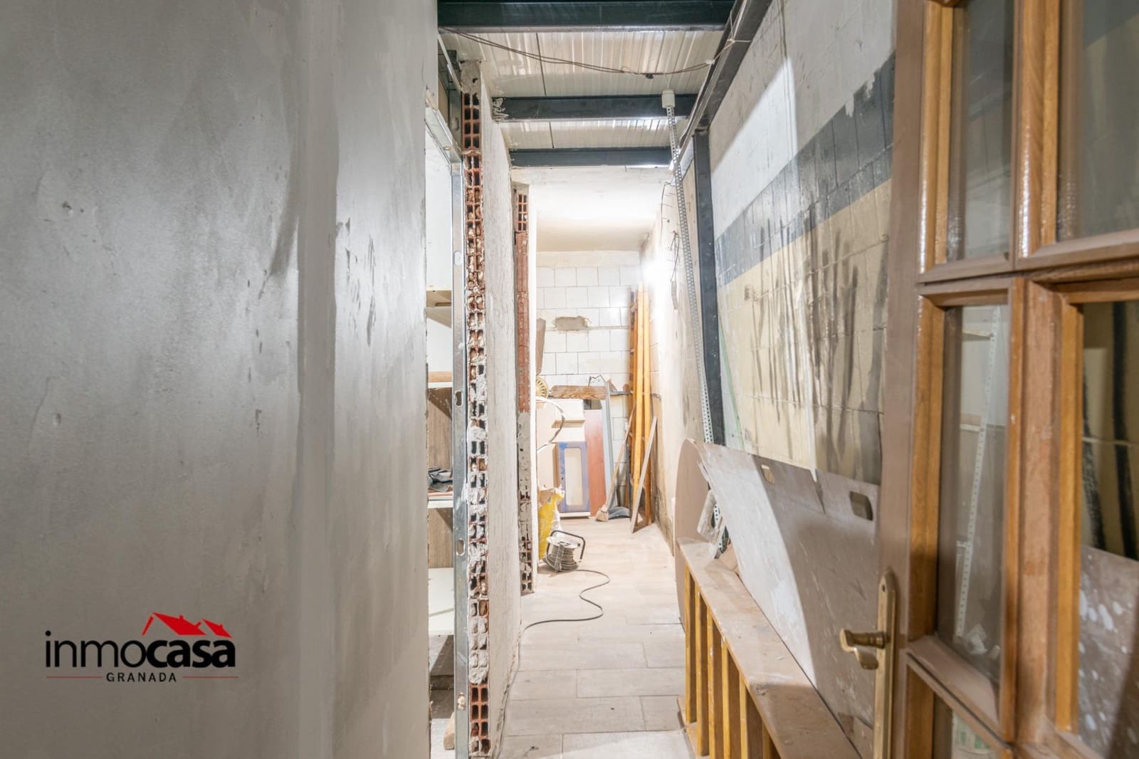 Commercial for sale in Granada city - € 200,000 (Ref: 8881520)