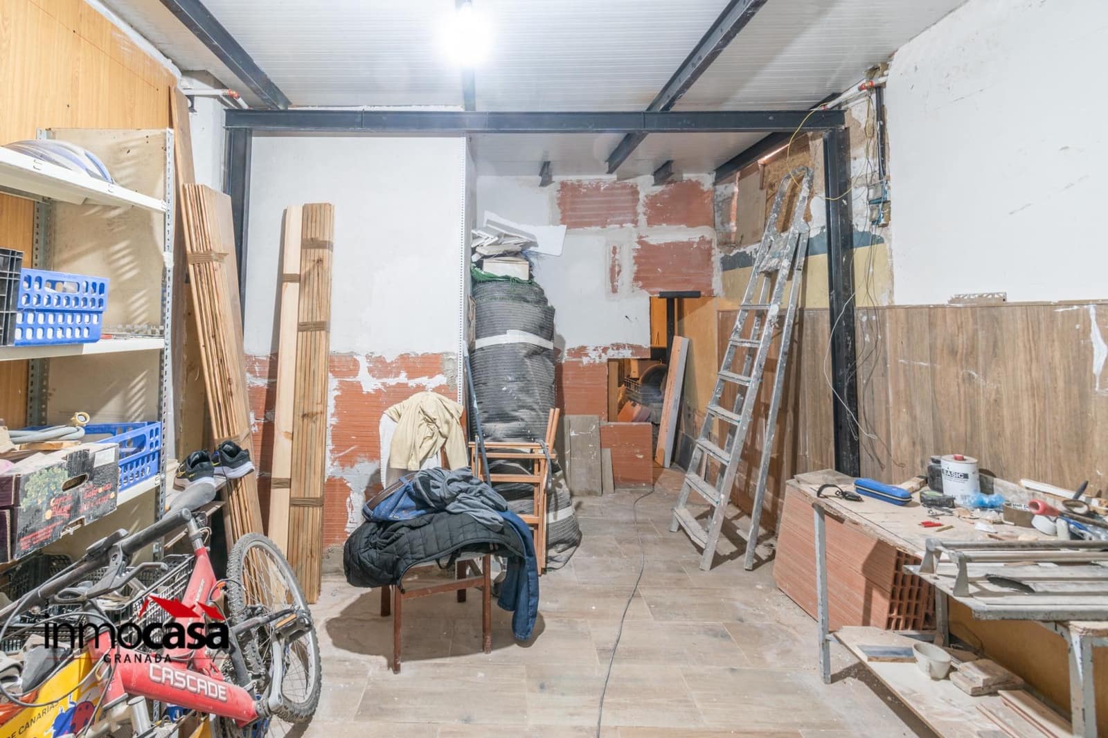 Commercial for sale in Granada city - € 200,000 (Ref: 8881520)