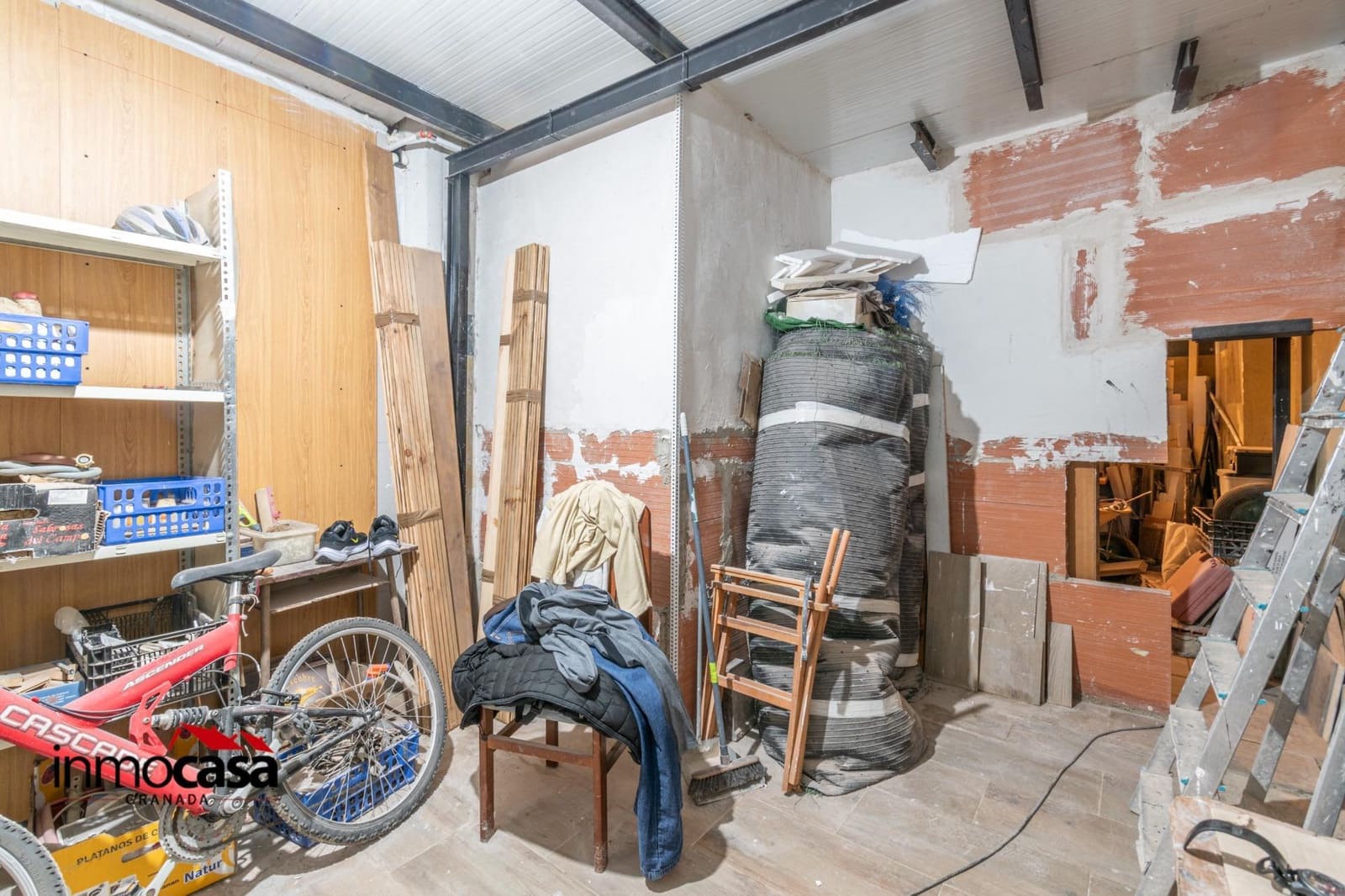 Commercial for sale in Granada city - € 200,000 (Ref: 8881520)