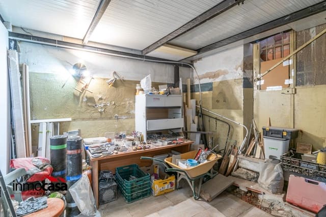 Commercial for sale in Granada city - € 200,000 (Ref: 8881520)