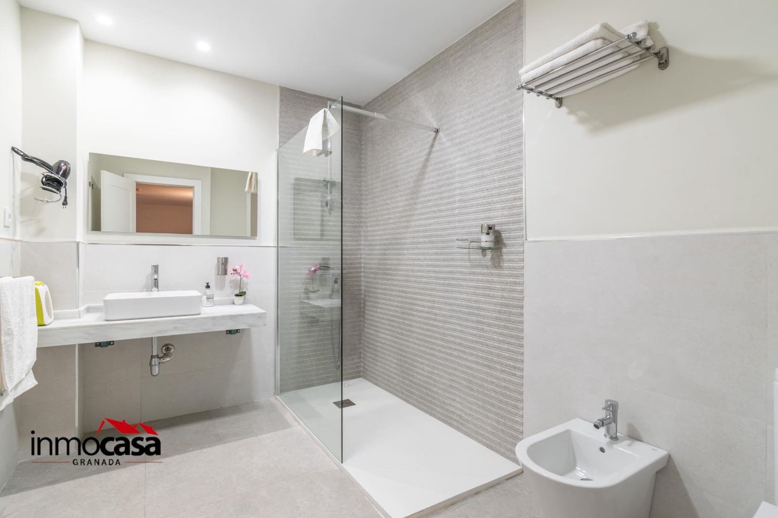 9 soveværelse Villa til salg i La Zubia med swimmingpool - € 799.000 (Ref: 8921285)