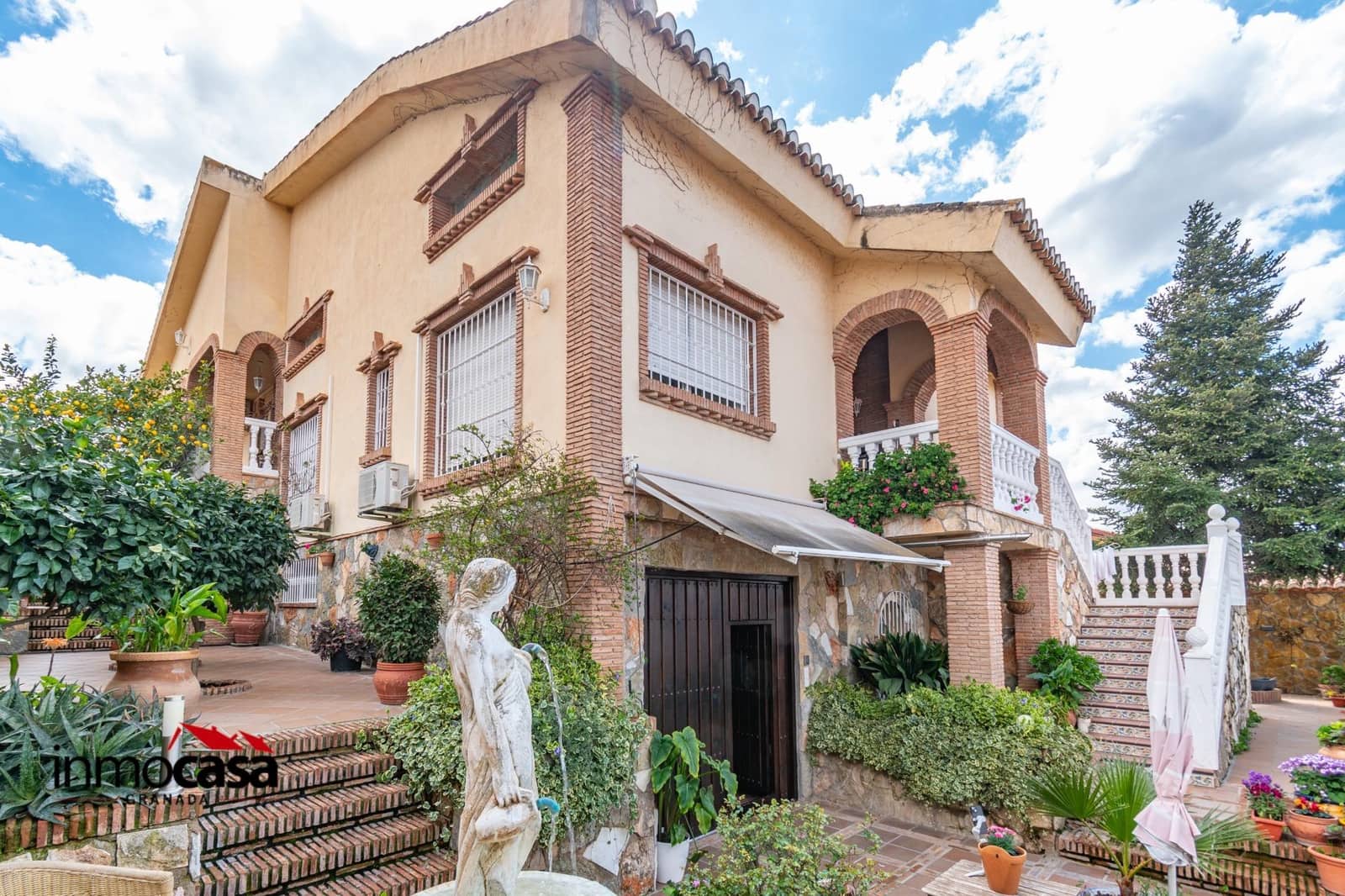 9 soveværelse Villa til salg i La Zubia med swimmingpool - € 799.000 (Ref: 8921285)