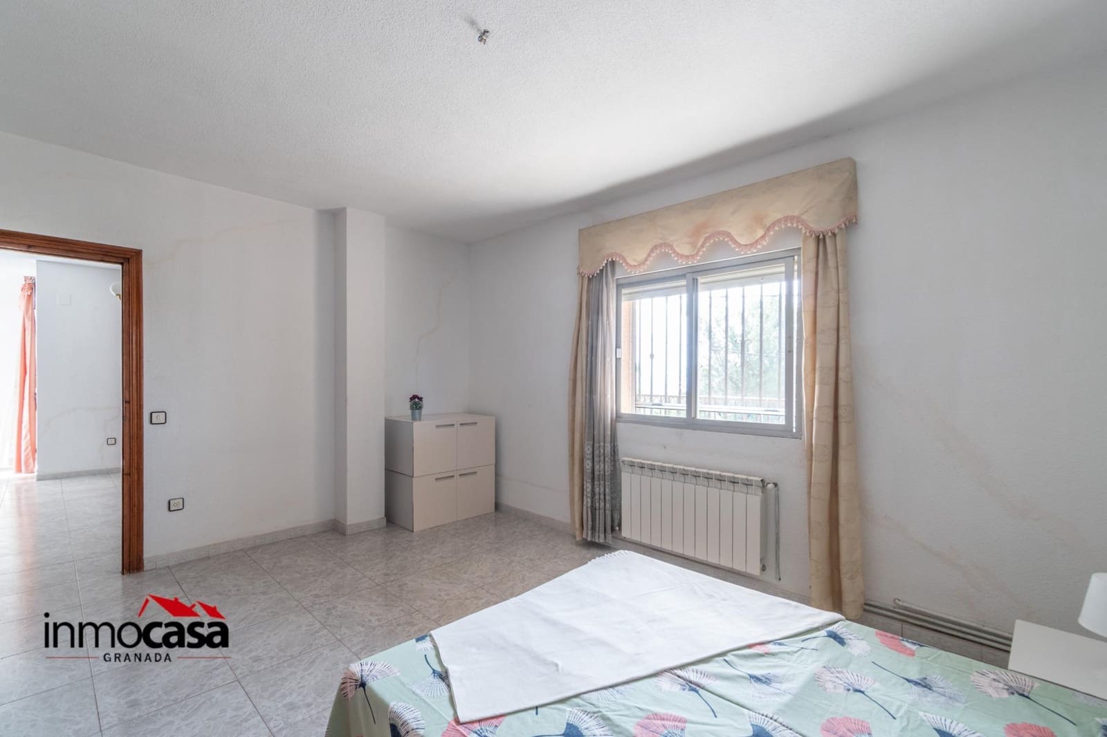 4 soveværelse Lejlighed til salg i Granada by med garage - € 170.000 (Ref: 9017163)