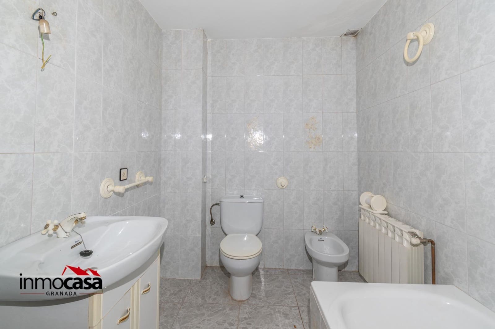 4 soveværelse Lejlighed til salg i Granada by med garage - € 170.000 (Ref: 9017163)