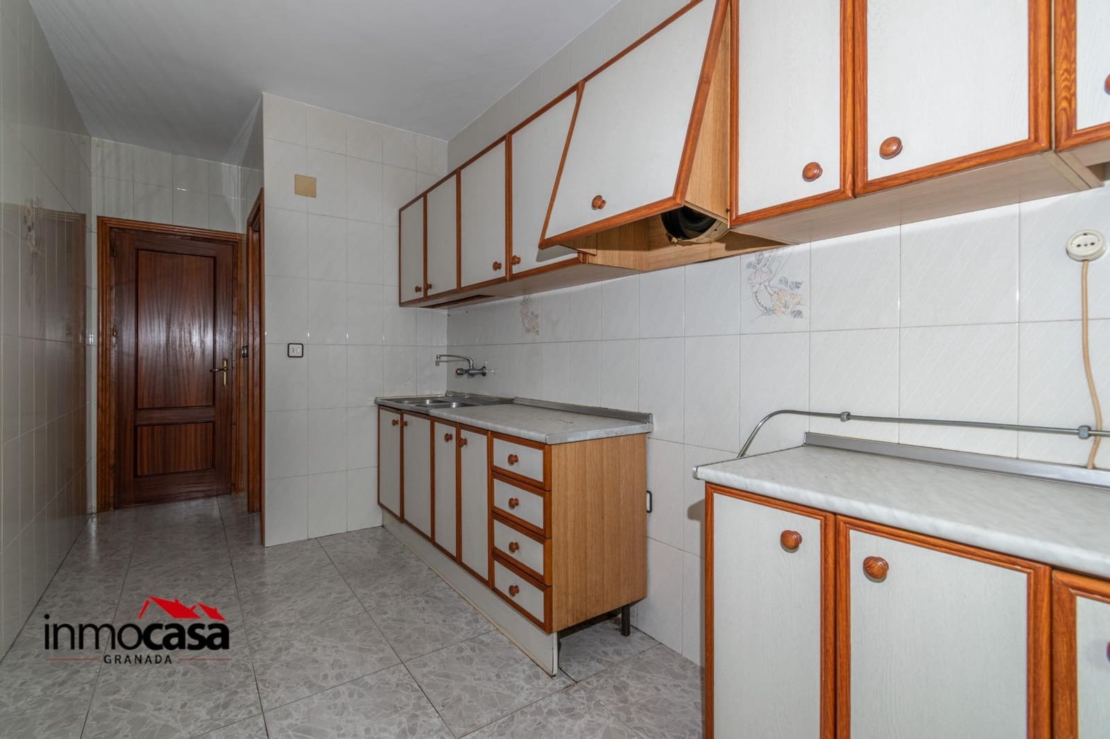 4 soveværelse Lejlighed til salg i Granada by med garage - € 170.000 (Ref: 9017163)