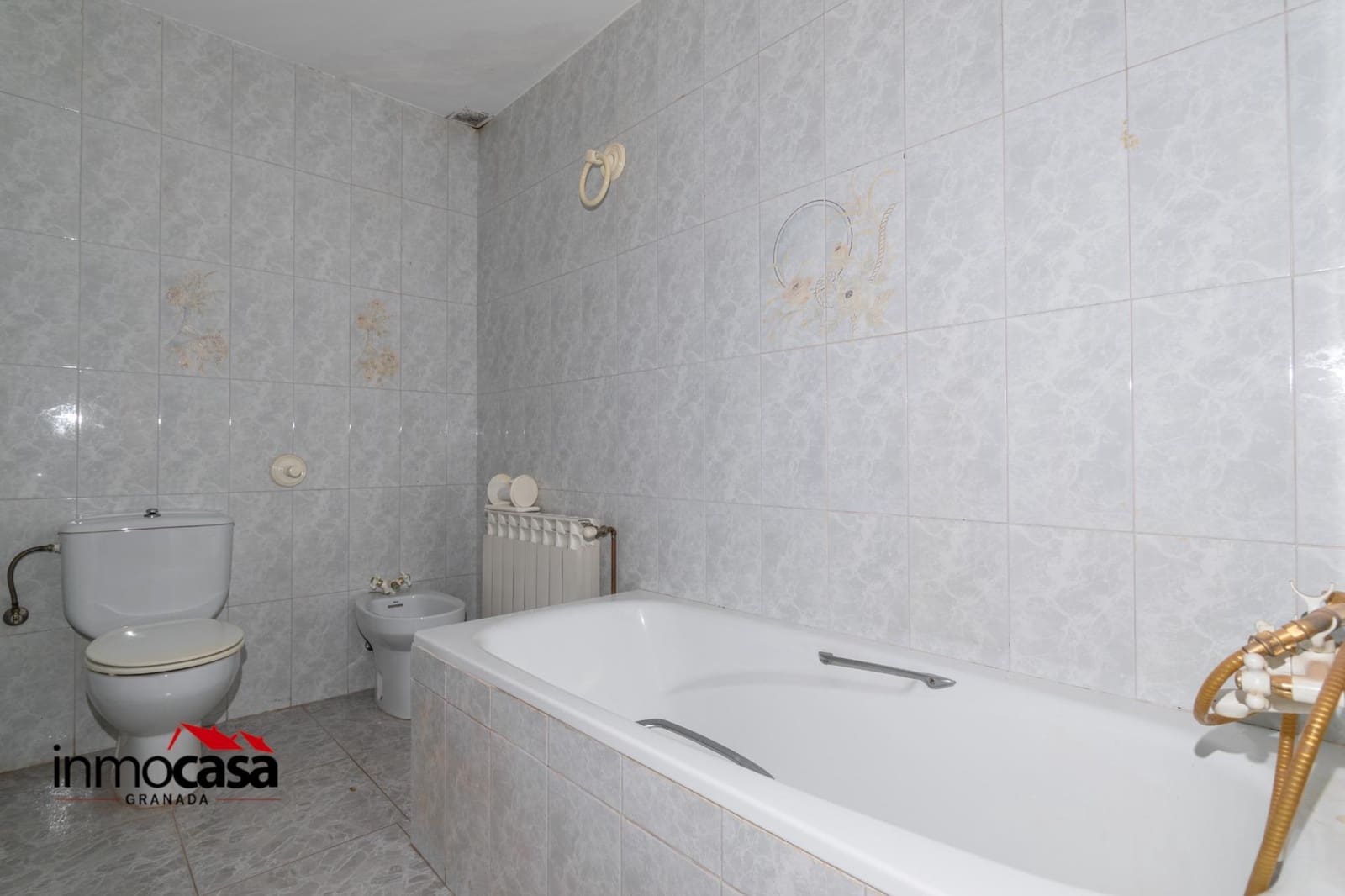 4 soveværelse Lejlighed til salg i Granada by med garage - € 170.000 (Ref: 9017163)