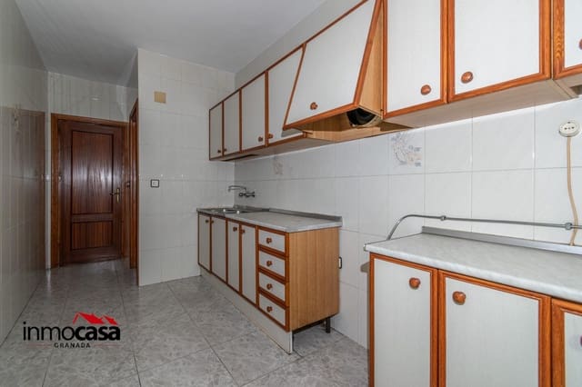 4 soveværelse Lejlighed til salg i Granada by med garage - € 170.000 (Ref: 9017163)