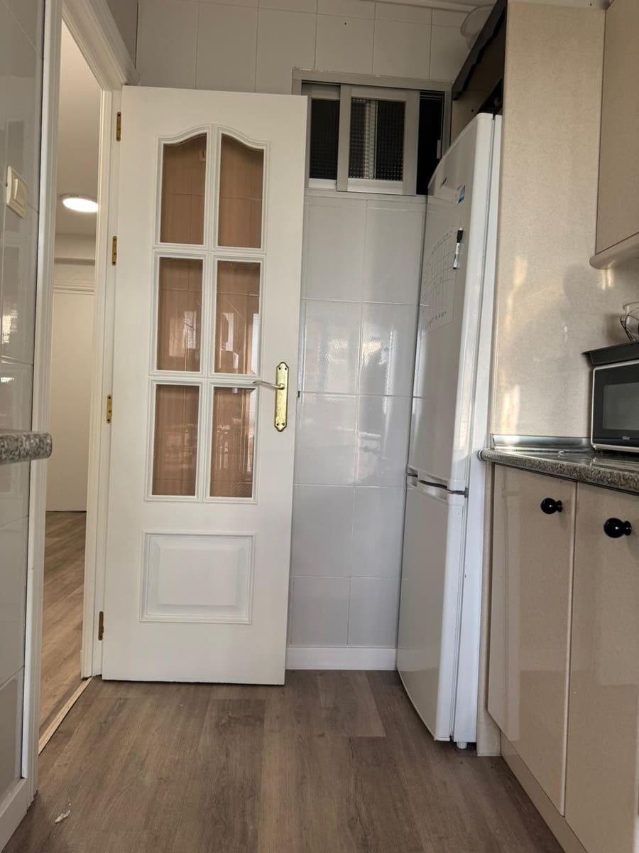 4 makuuhuone Asunto vuokrattavana paikassa Granada kaupunki mukana 
autotalli - 1 200 € (Ref: 9099246)