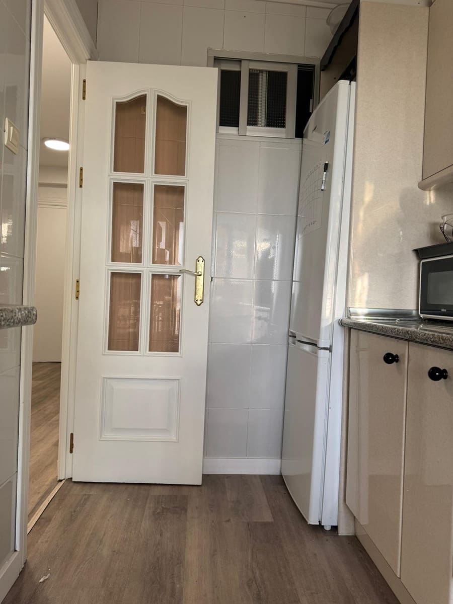 4 sypialnia Mieszkanie do wynajęcia w Miasto Grenada z garażem - 1 200 € (Ref: 9099246)