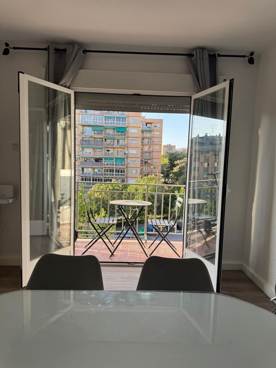 4 sypialnia Mieszkanie do wynajęcia w Miasto Grenada z garażem - 1 200 € (Ref: 9099246)