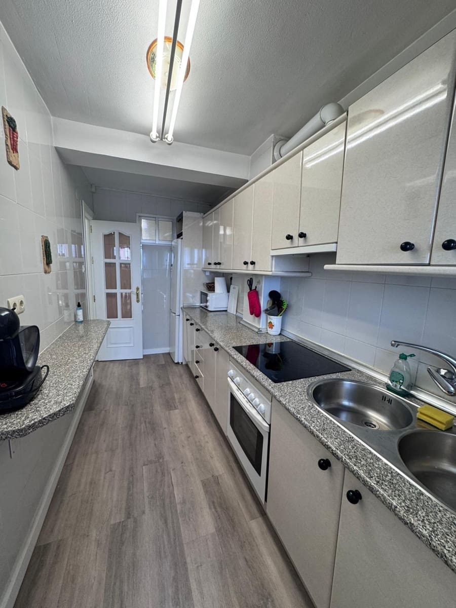4 sypialnia Mieszkanie do wynajęcia w Miasto Grenada z garażem - 1 200 € (Ref: 9099246)