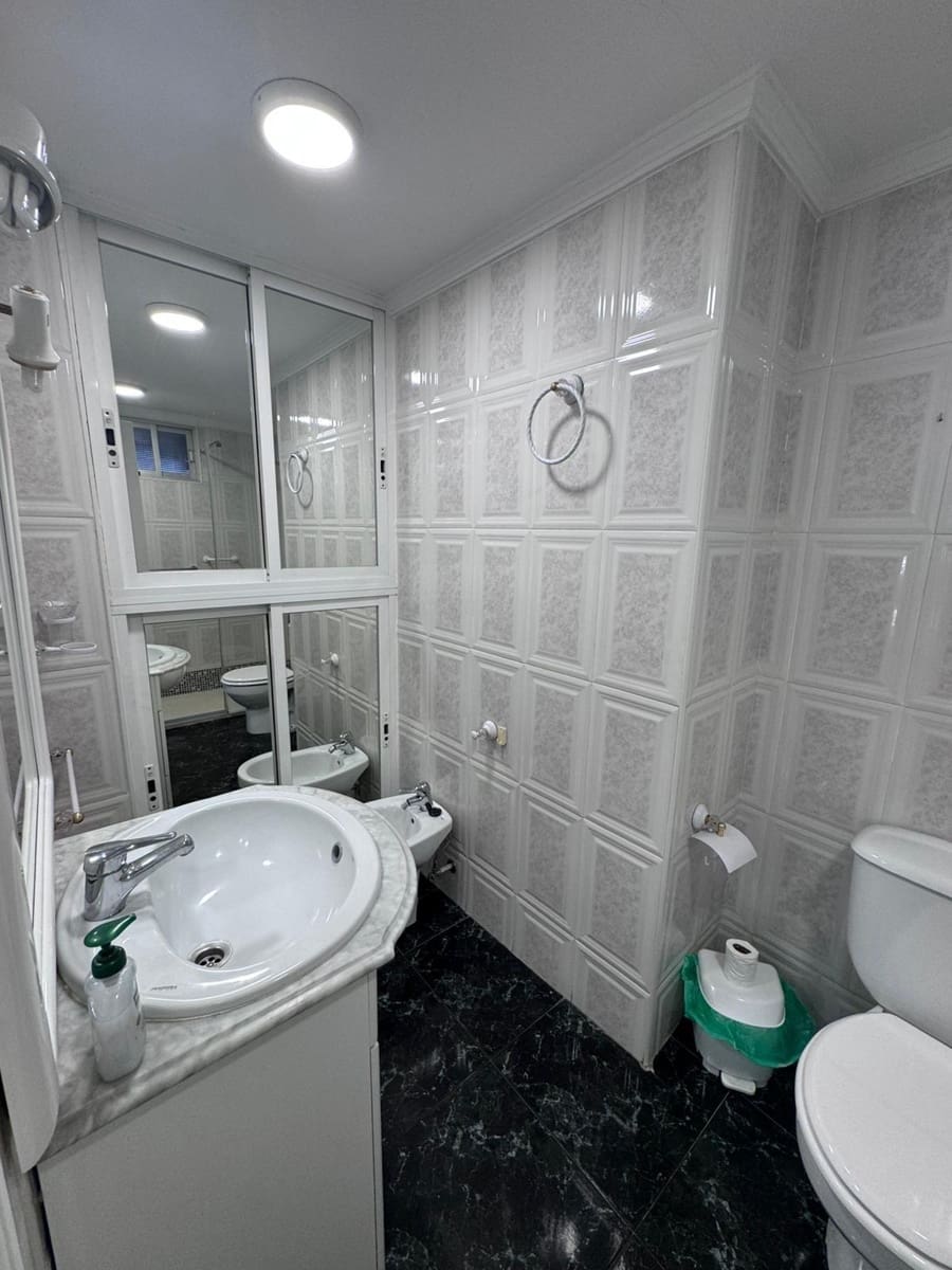 4 sypialnia Mieszkanie do wynajęcia w Miasto Grenada z garażem - 1 200 € (Ref: 9099246)