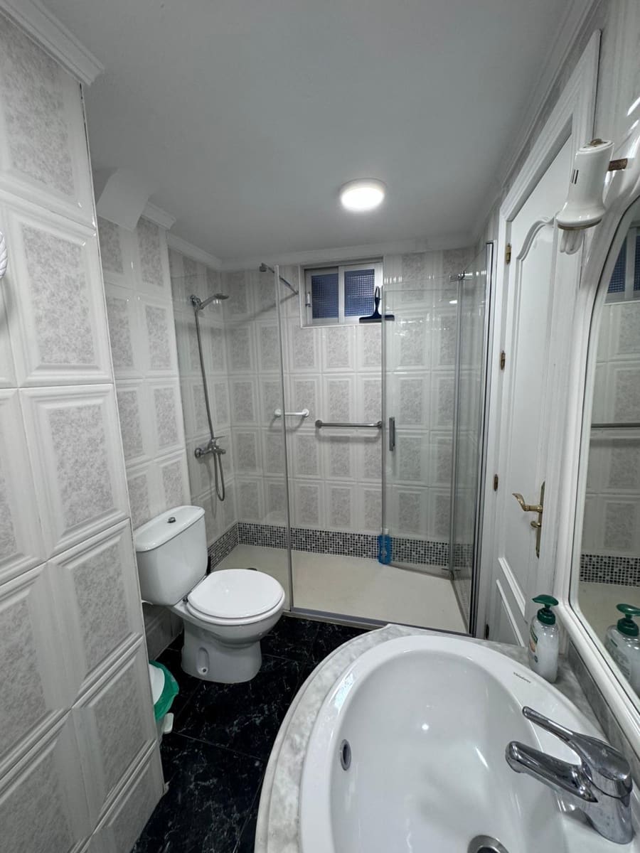 4 sypialnia Mieszkanie do wynajęcia w Miasto Grenada z garażem - 1 200 € (Ref: 9099246)