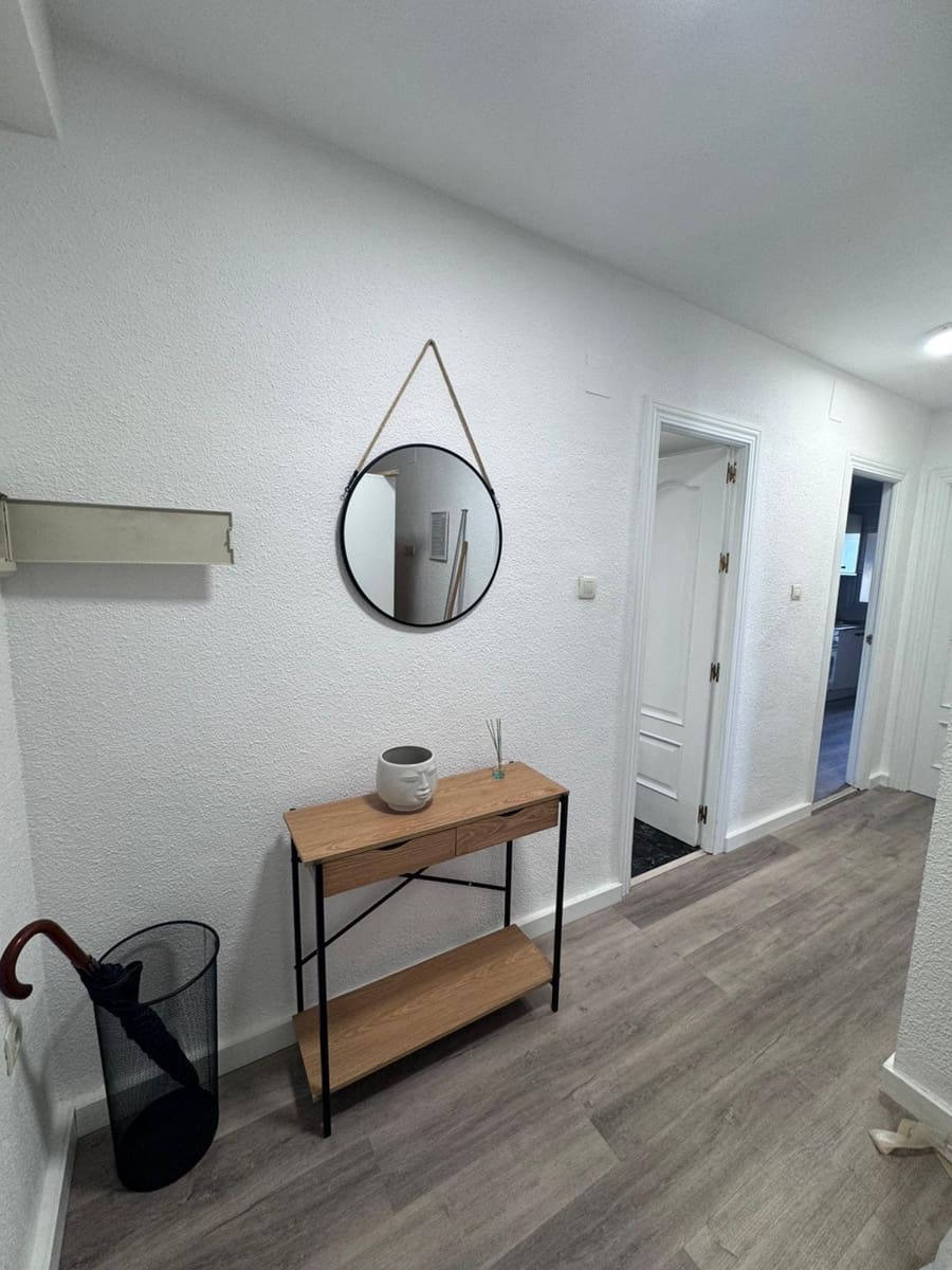 4 sypialnia Mieszkanie do wynajęcia w Miasto Grenada z garażem - 1 200 € (Ref: 9099246)