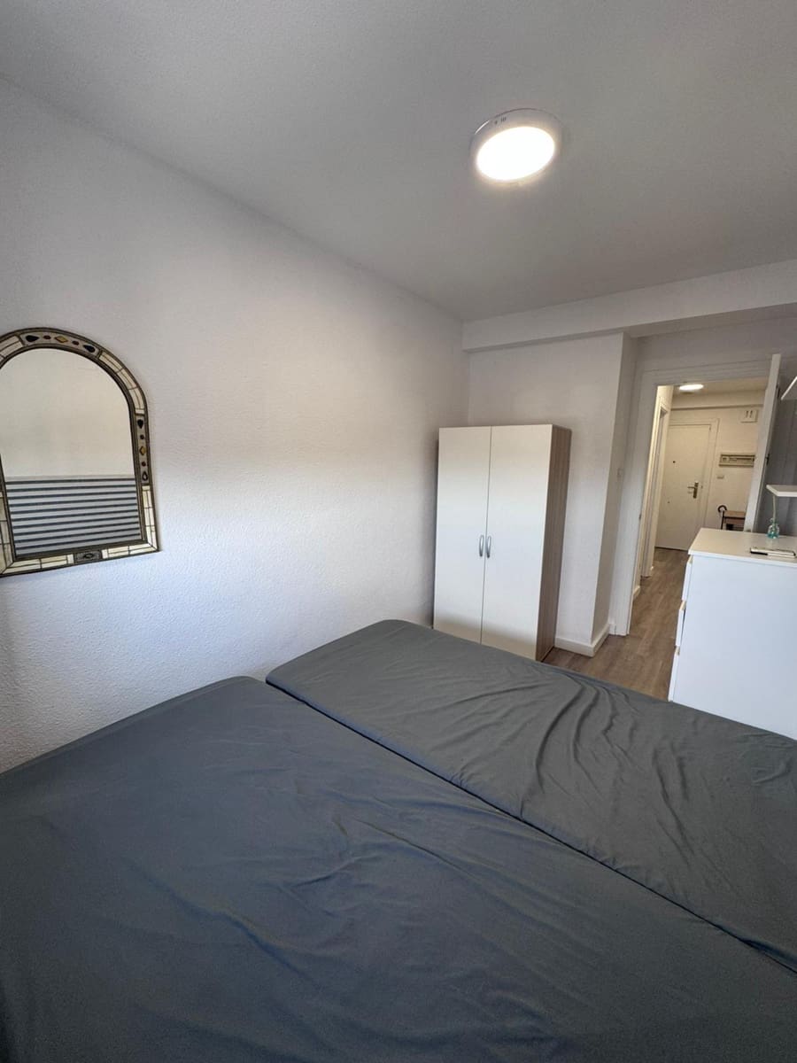 4 sypialnia Mieszkanie do wynajęcia w Miasto Grenada z garażem - 1 200 € (Ref: 9099246)