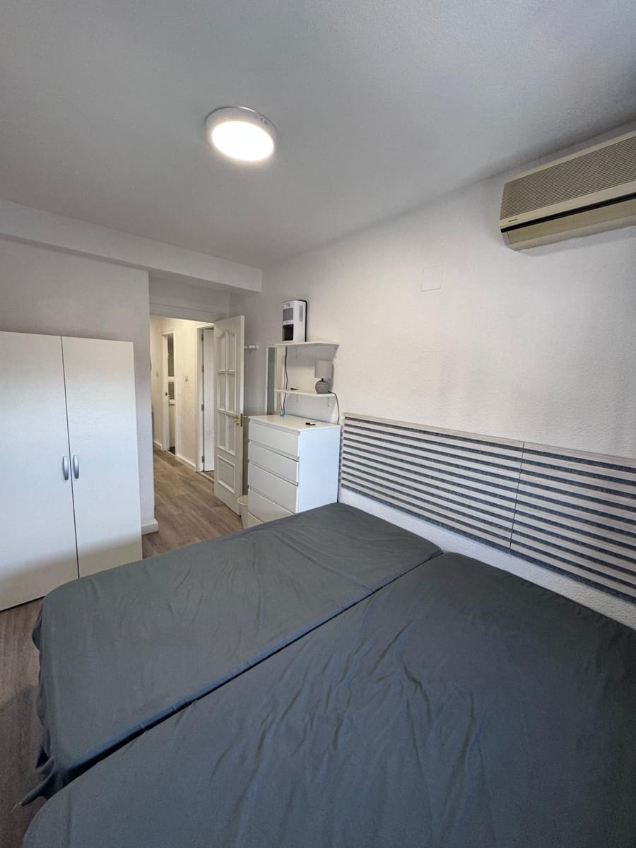 4 sypialnia Mieszkanie do wynajęcia w Miasto Grenada z garażem - 1 200 € (Ref: 9099246)