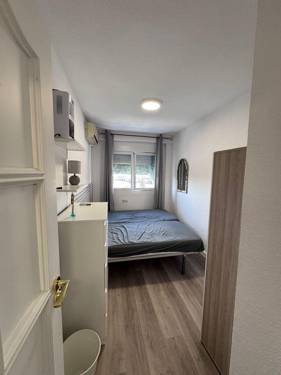 4 sypialnia Mieszkanie do wynajęcia w Miasto Grenada z garażem - 1 200 € (Ref: 9099246)