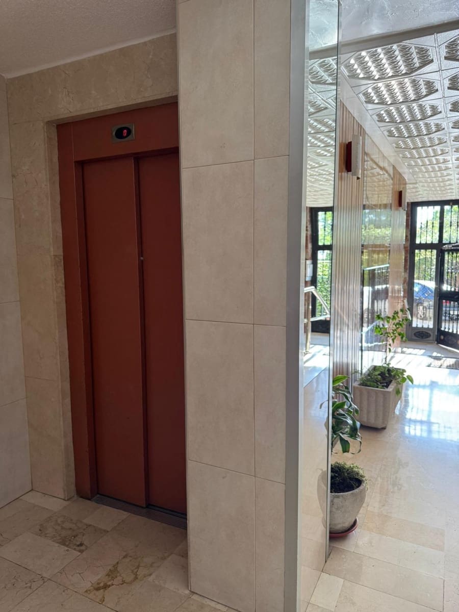 4 sypialnia Mieszkanie do wynajęcia w Miasto Grenada z garażem - 1 200 € (Ref: 9099246)