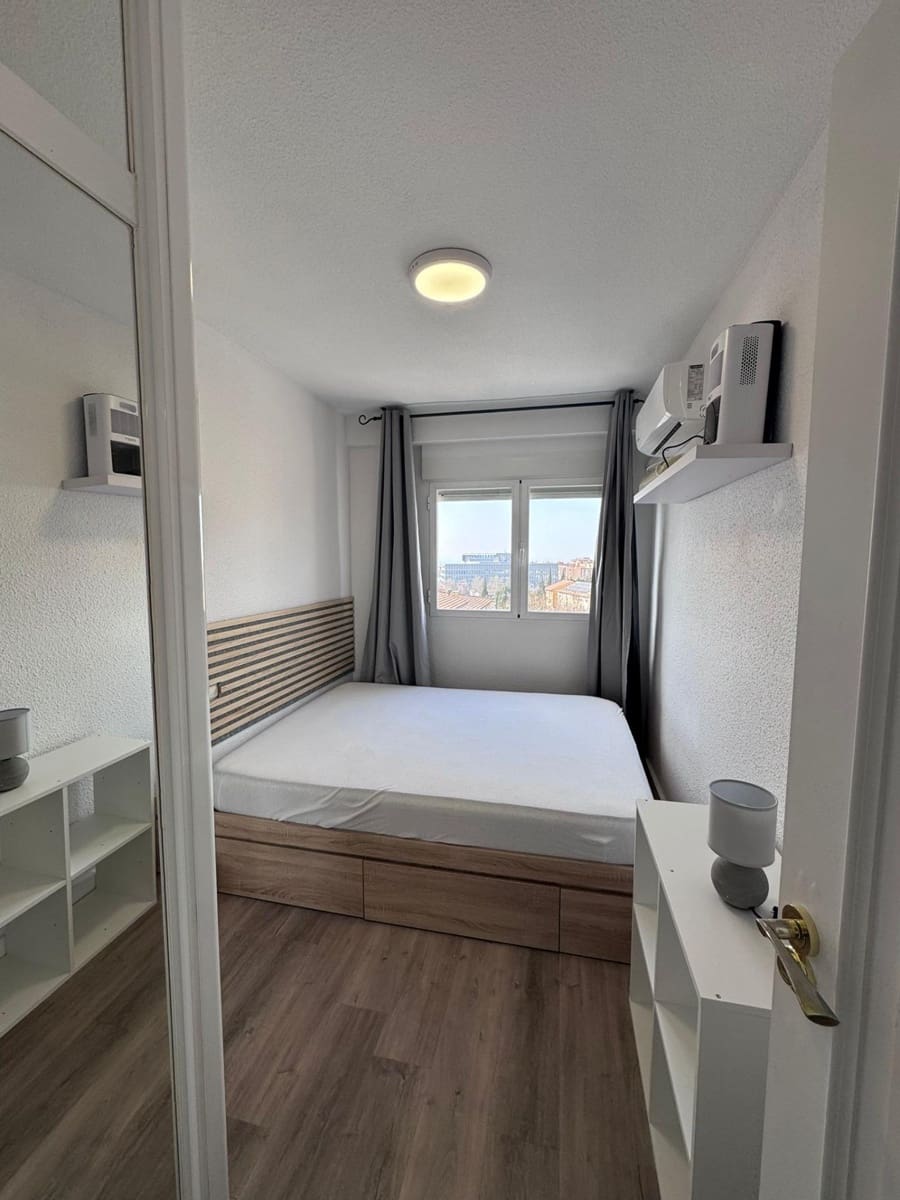4 sypialnia Mieszkanie do wynajęcia w Miasto Grenada z garażem - 1 200 € (Ref: 9099246)