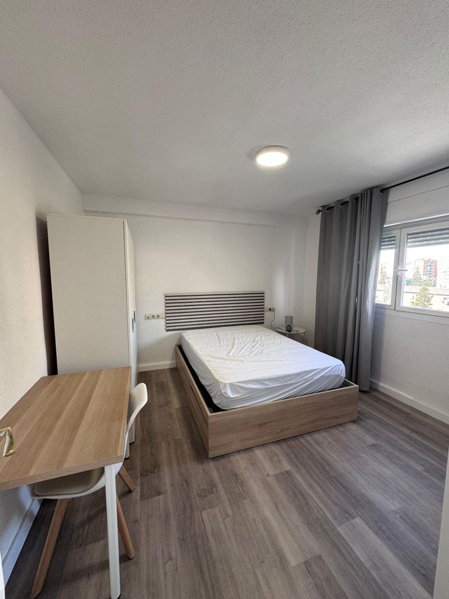 4 sypialnia Mieszkanie do wynajęcia w Miasto Grenada z garażem - 1 200 € (Ref: 9099246)