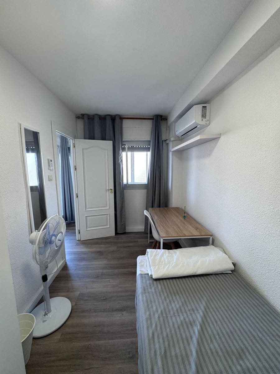 4 sypialnia Mieszkanie do wynajęcia w Miasto Grenada z garażem - 1 200 € (Ref: 9099246)