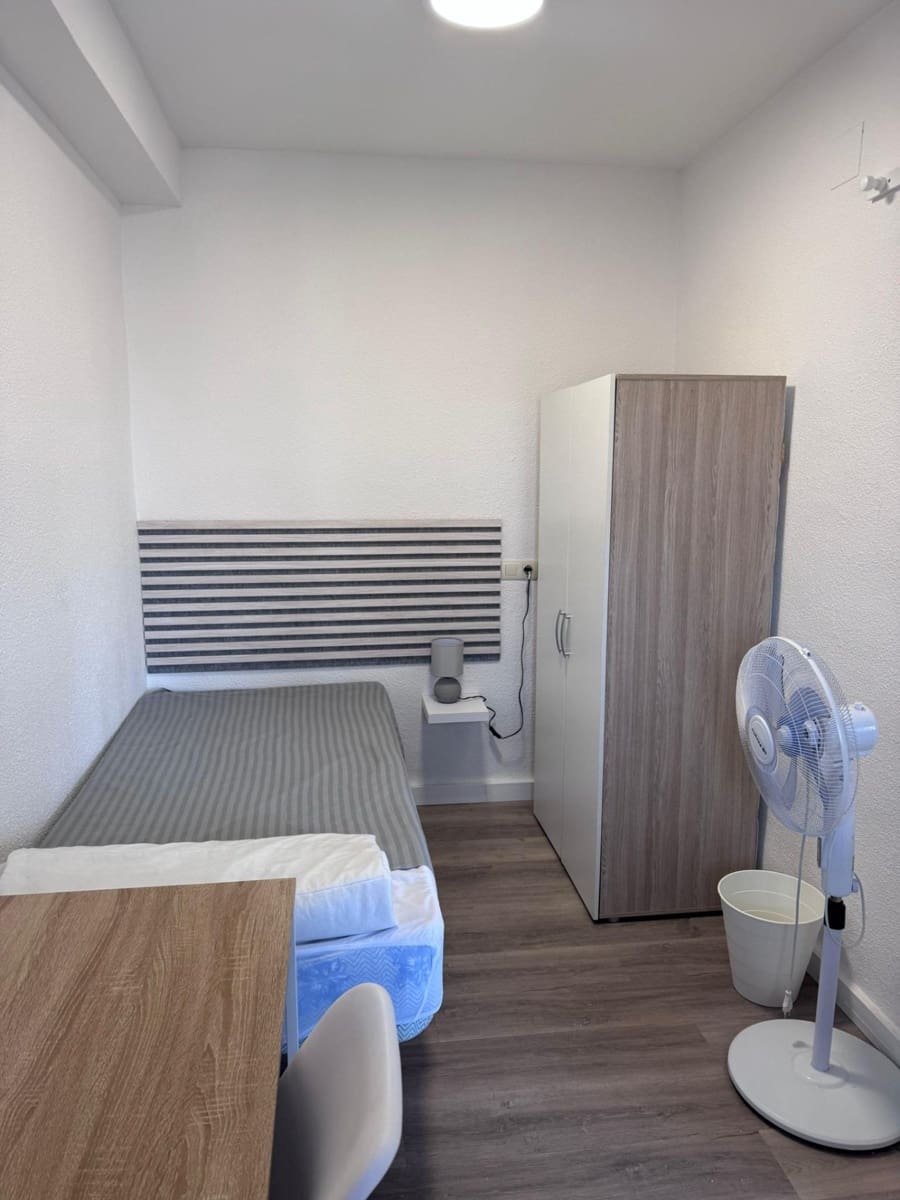 4 sypialnia Mieszkanie do wynajęcia w Miasto Grenada z garażem - 1 200 € (Ref: 9099246)