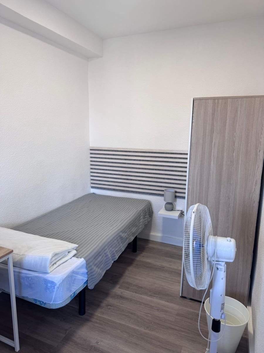 4 sypialnia Mieszkanie do wynajęcia w Miasto Grenada z garażem - 1 200 € (Ref: 9099246)